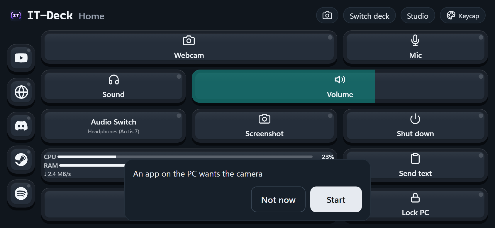 Дека на телефоне в горизонтальном положении с карточкой «An app on the PC wants the camera» и кнопками Not now и Start