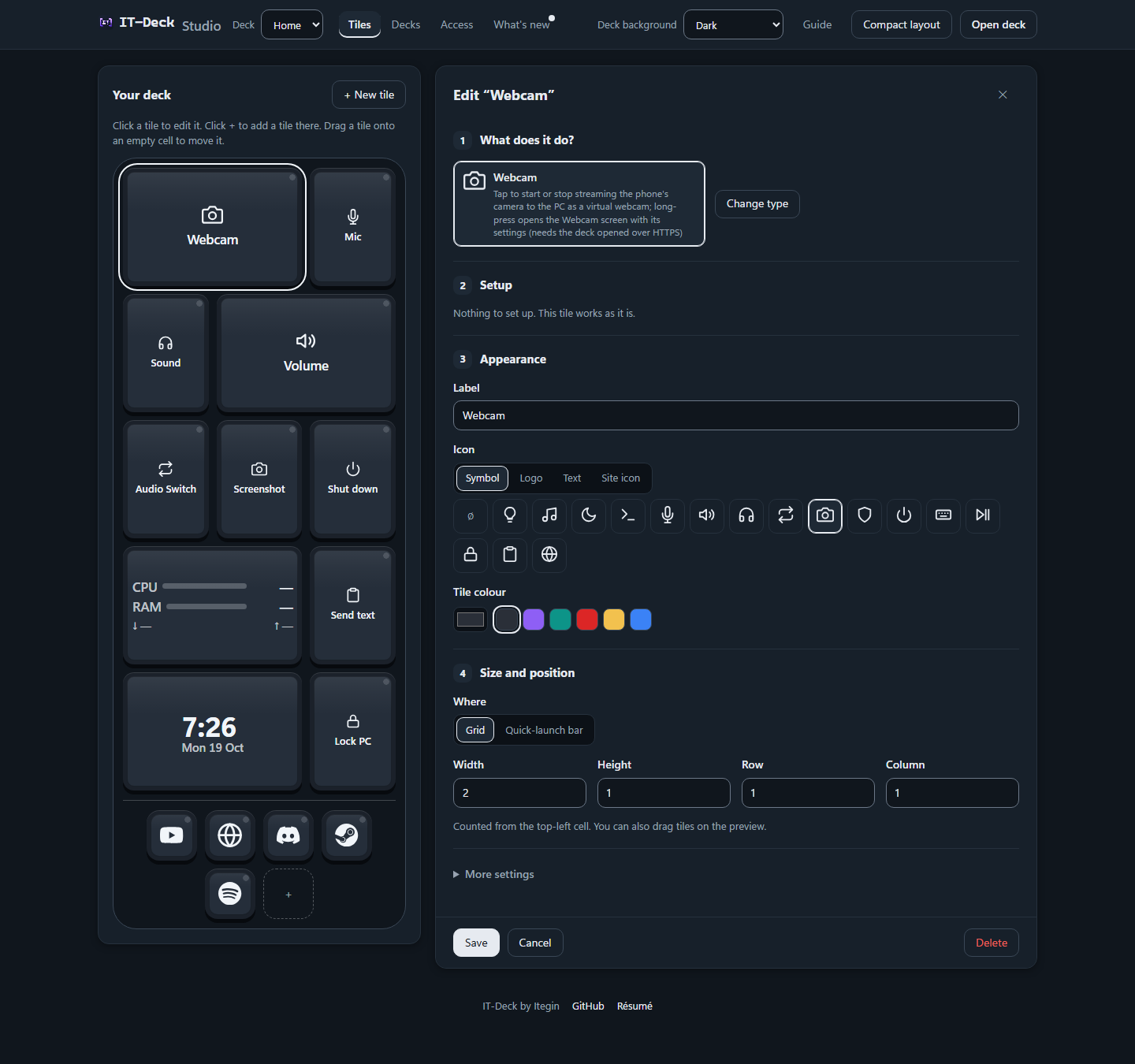 Studio в стиле Graphite: живой предпросмотр деки Home в теме Keycap рядом с редактором плитки Webcam: значок, цвет, размер и положение; в верхней панели кнопки Decks, Access и What's new